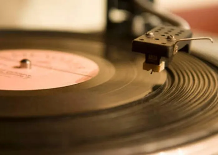 Vinylogy 5to Piano Daire Roma